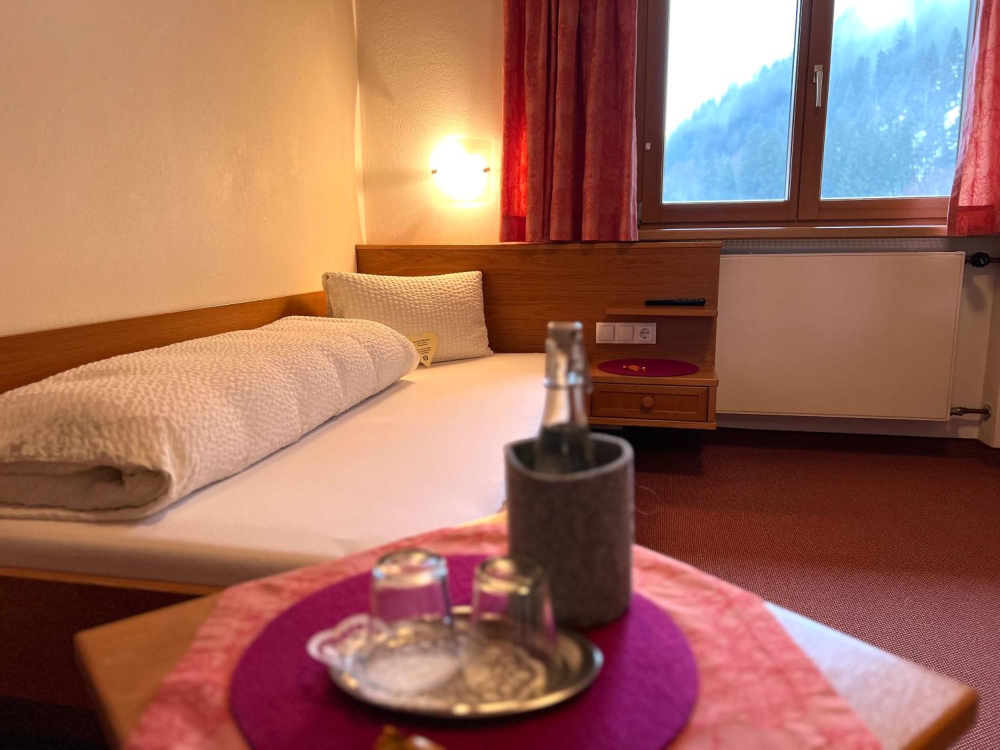 Pension Christophorus Hotel Garni พาร์เตอเนน ภายนอก รูปภาพ